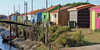 Série de maisonnettes colorées sur l'Île d'Oléron