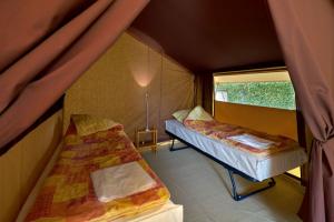 Chambre deux lits tente safari